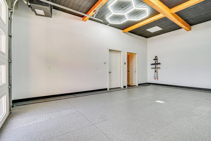 1 Block to Lake City Marina: Condo w / Rooftop Deck