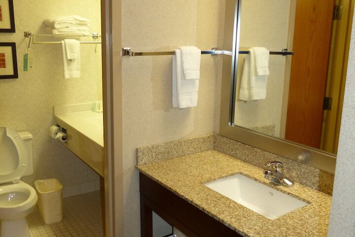 Room 27 of 41