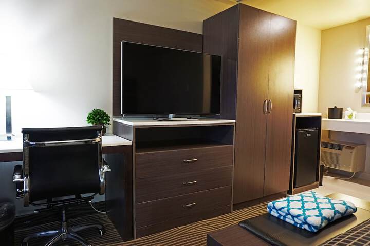 Room 9 of 37