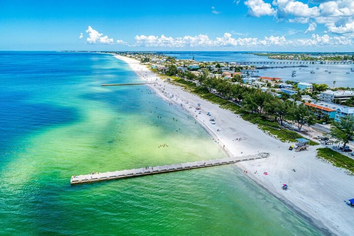 Cottage Haven-one Minute Walk To The Beach-private Yards-keyless Locks