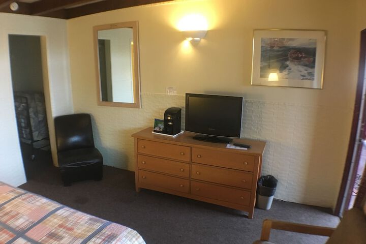 Room 11 of 30