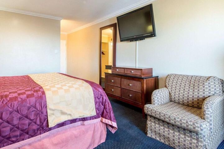Room 9 of 14