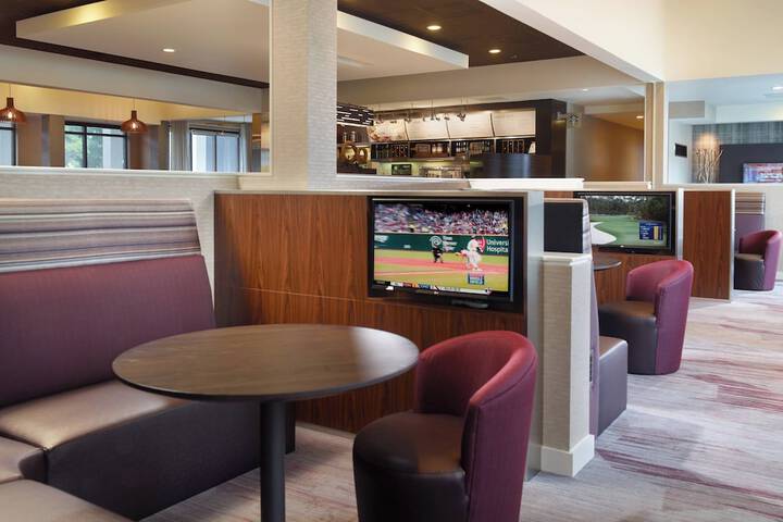 Courtyard by Marriott Raleigh / Cary