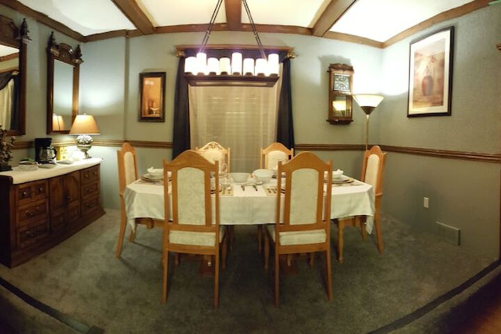 Dining 18 of 22