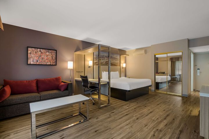 Room 9 of 31