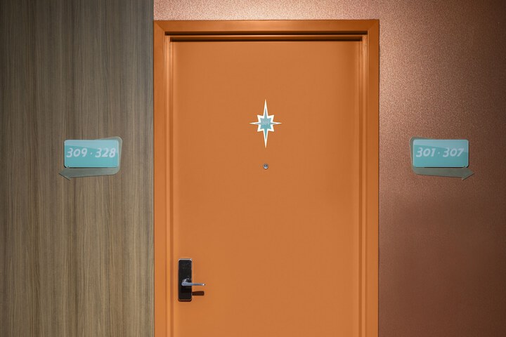 Ballroom/Hall 76 of 98