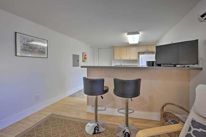 Quaint DT Greenport Apt - 2 Mi to Shelter Island!