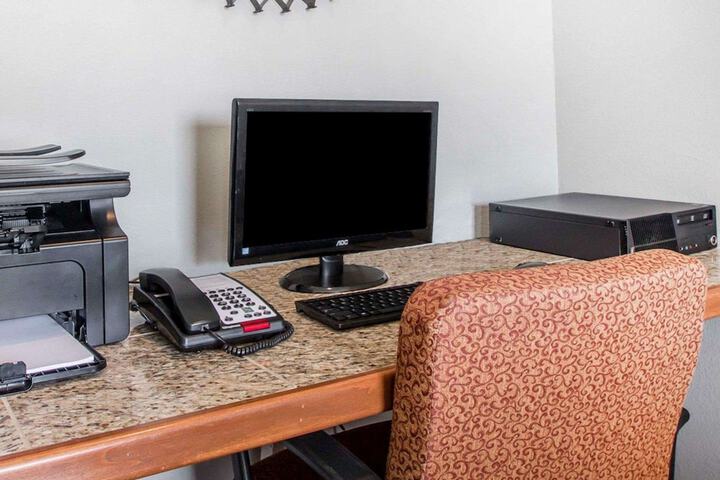 Quality Inn US65 & E. Battlefield Rd. Springfield