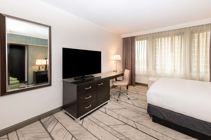 DoubleTree by Hilton Newark Penn Station