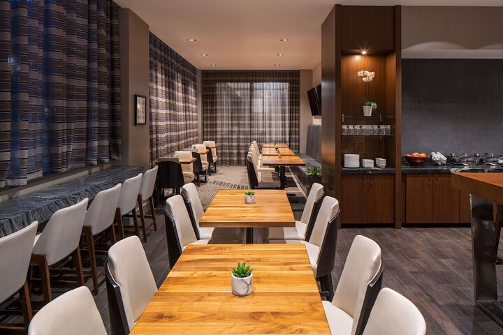 Dining 57 of 77