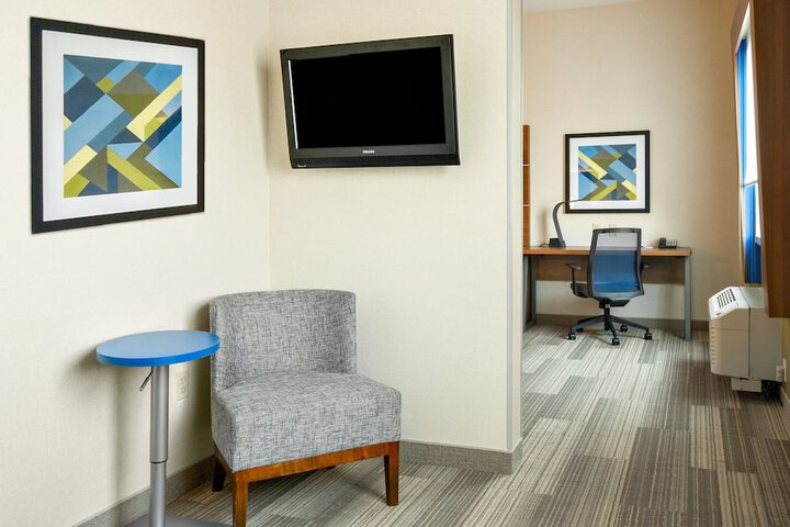 Holiday Inn Express & Suites Ontario by IHG