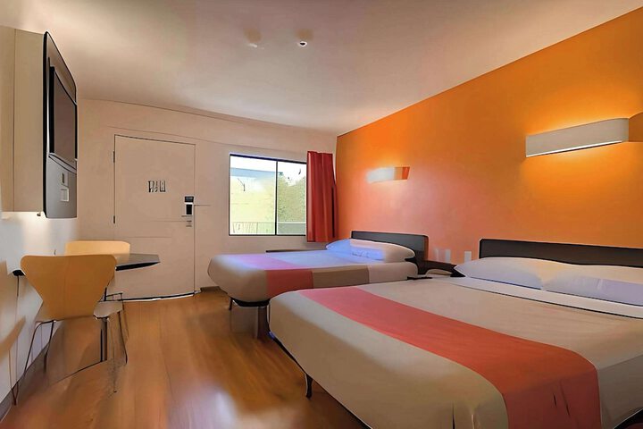 Room 13 of 16