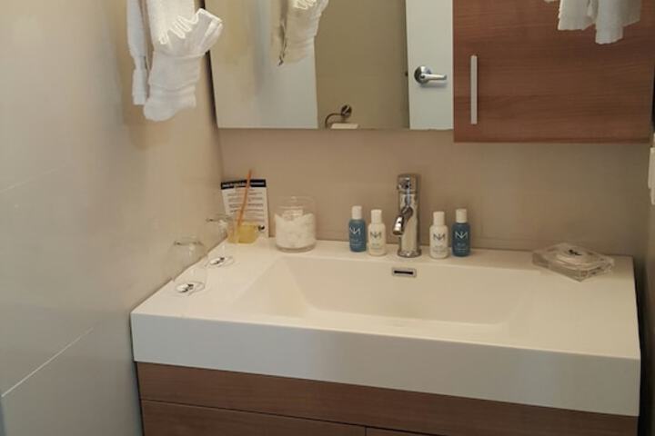 Room 52 of 127