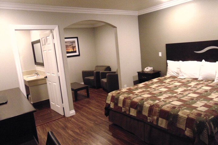 Room 33 of 42