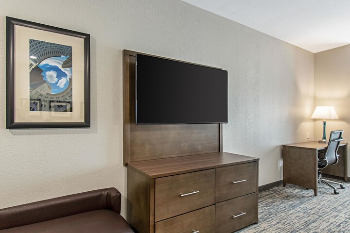 Room 9 of 38