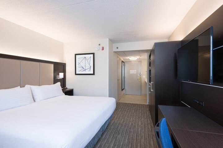 Room 14 of 28