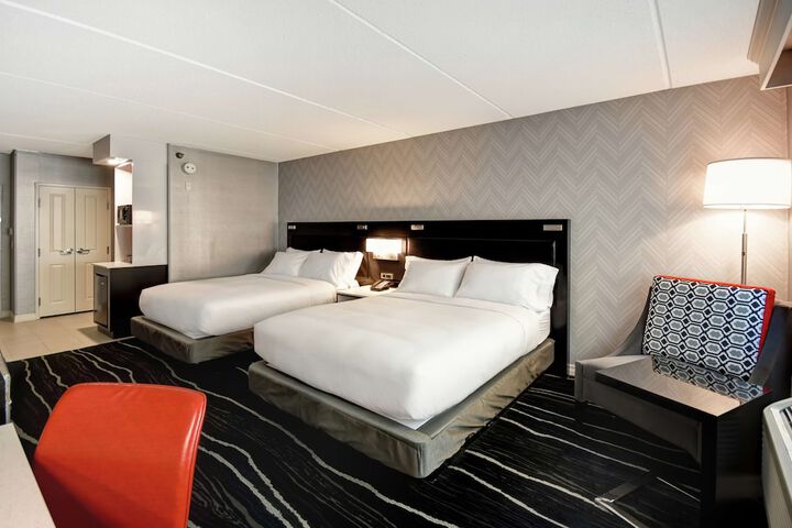 Room 27 of 102