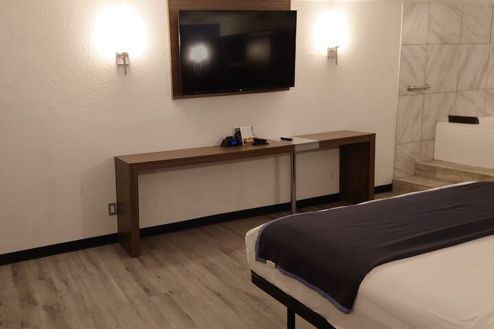 Room 14 of 33