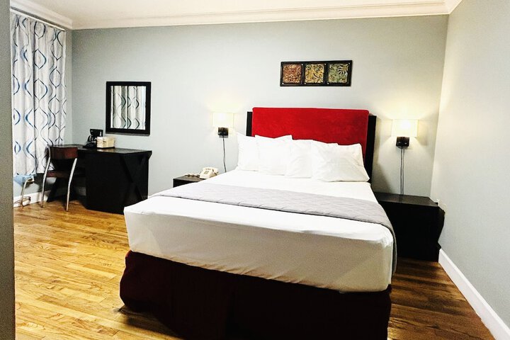 Room 13 of 27