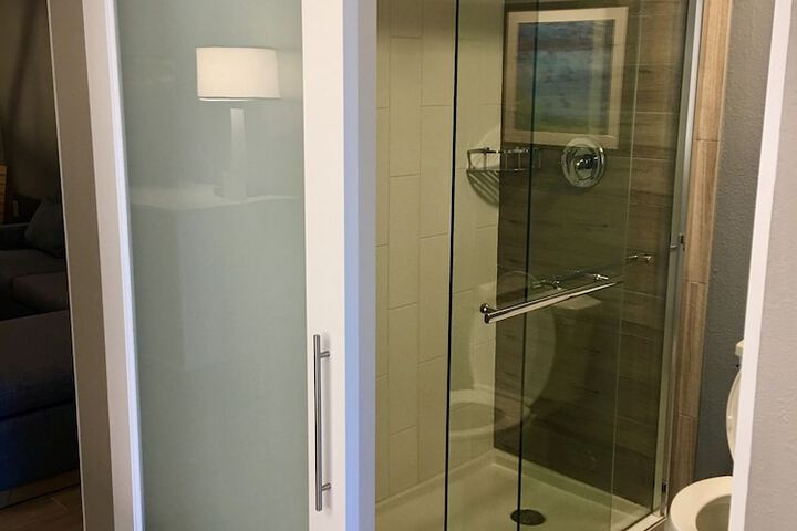 Room 26 of 102