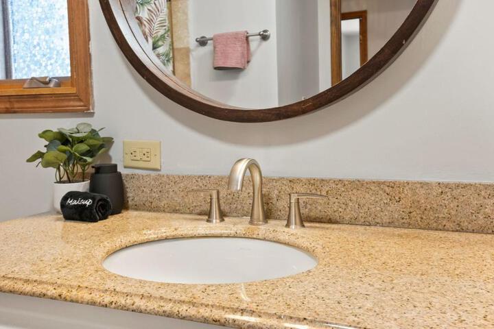 Near Ithaca!Hot Tub! LRG Home!Sleeps 12! Dogs ok!