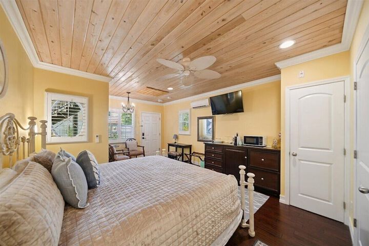 Seaglass Inn