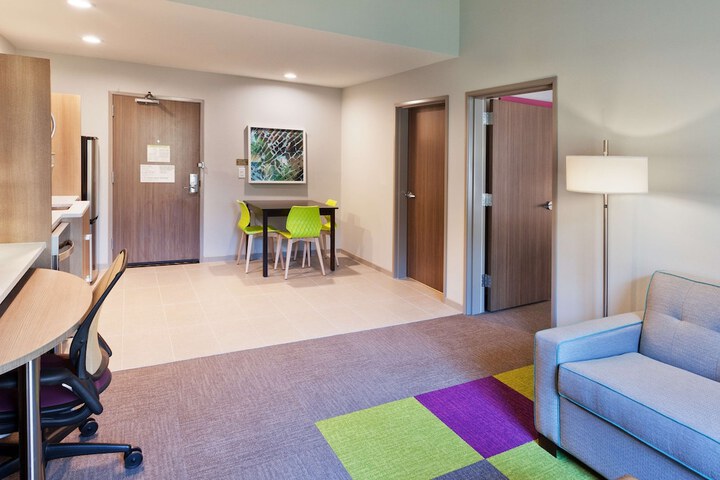 Room 27 of 42
