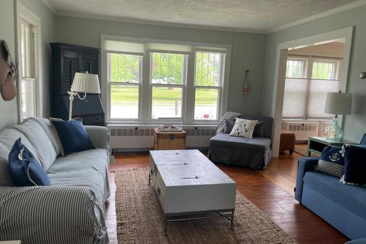 Drop Anchor Cottages and Lake House