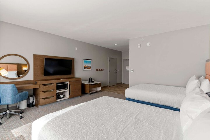 Room 25 of 32