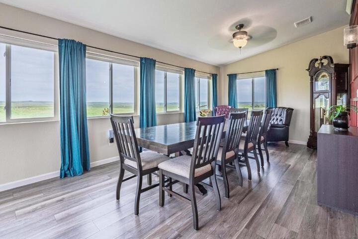 Black Hills Barndo-Hot Tub & Massage Chair