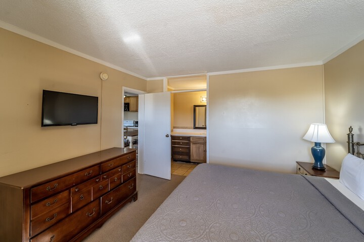 Room 9 of 33