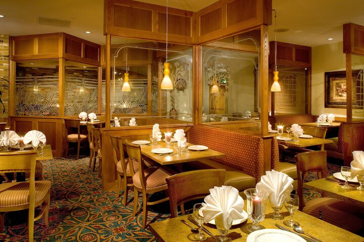 Dining 26 of 29
