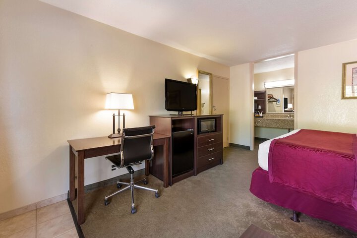 Room 13 of 24