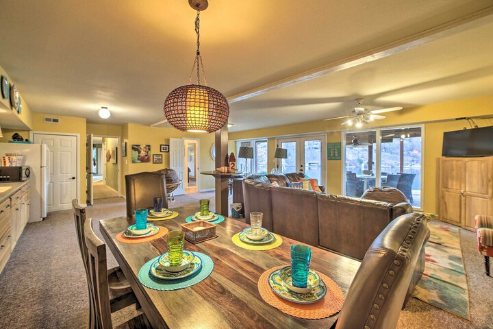 Lakefront Retreat w / Dock & Beach: 2 Miles to Golf
