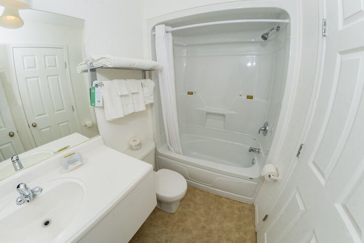 Room 9 of 16