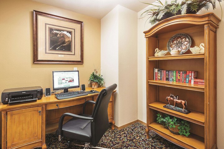 Business Center 32 of 33