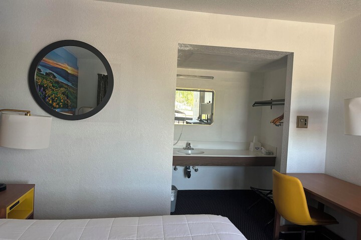 Room 16 of 32