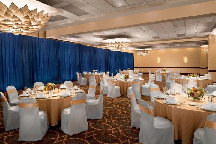 Ballroom/Hall 30 of 34
