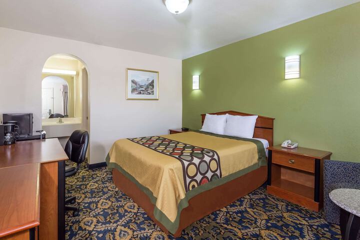 Room 7 of 13