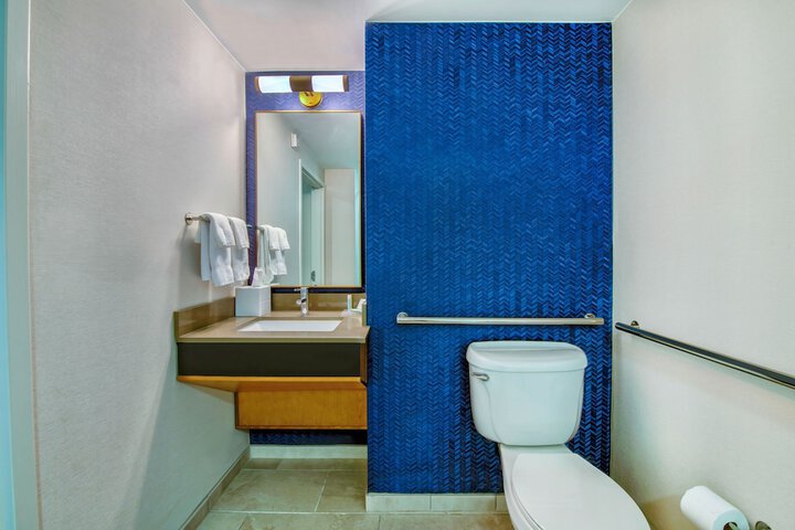 Room 32 of 48