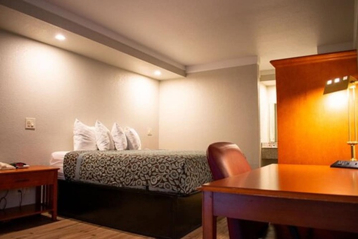 Room 16 of 33
