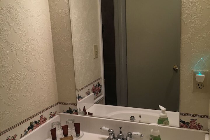 Room 134 of 223