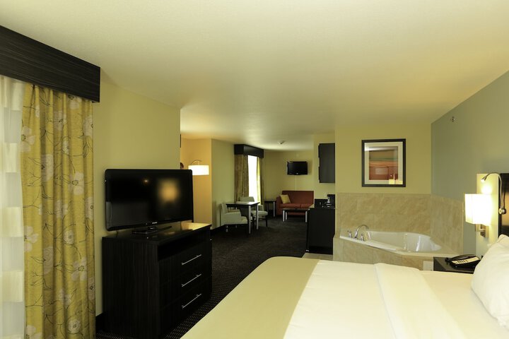 Room 13 of 28