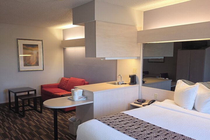 Microtel Inn & Suites by Wyndham Claremore