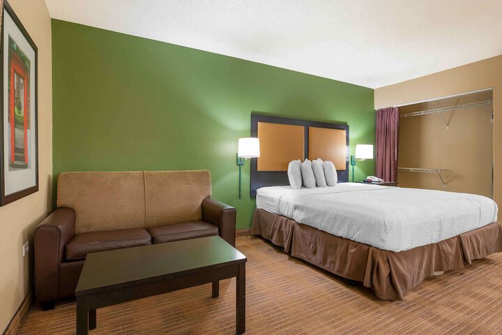 Room 14 of 32