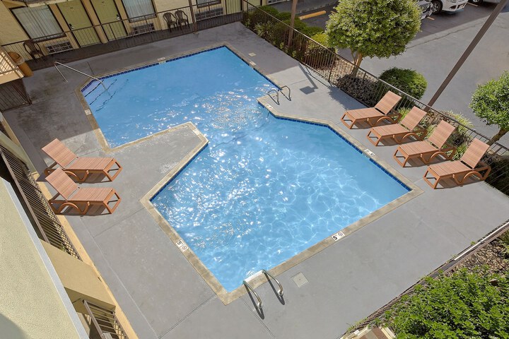 Pool 21 of 150