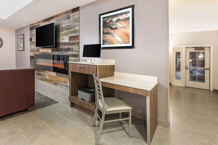 La Quinta Inn & Suites by Wyndham Fredericksburg