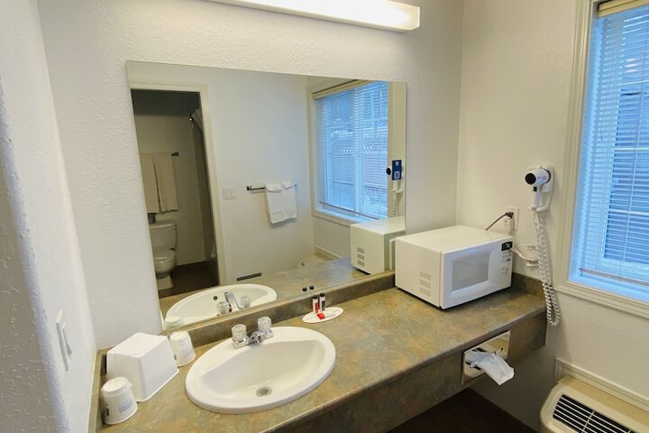 Super 8 by Wyndham 100 Mile House