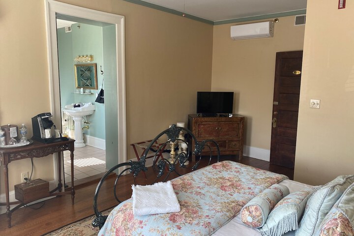 Room 64 of 92