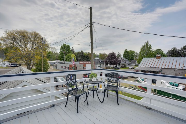 Pet-friendly Loft Vacation Rental w / Fire Pit!